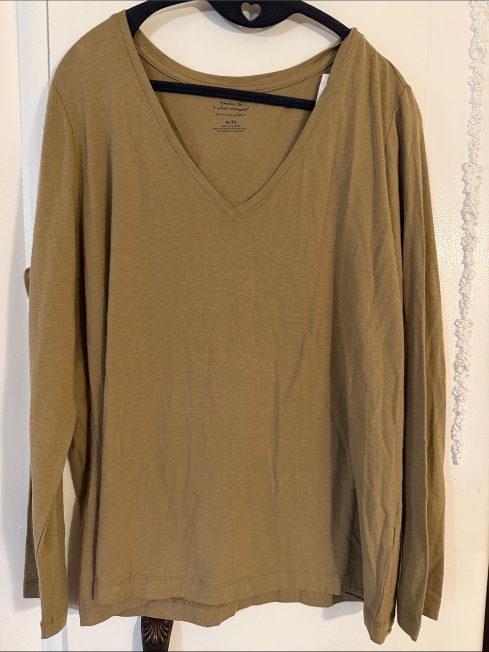 Banana Republic Timeless Tee Olive Brown V-Neck Long Sleeve Tee